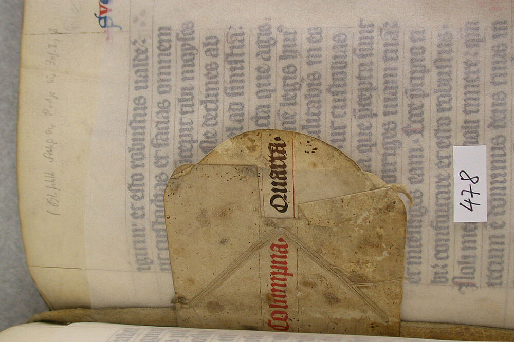 Marque-page inséré à l’intérieur d’un manuscrit issu du trésor de la cathédrale de Halberstadt 