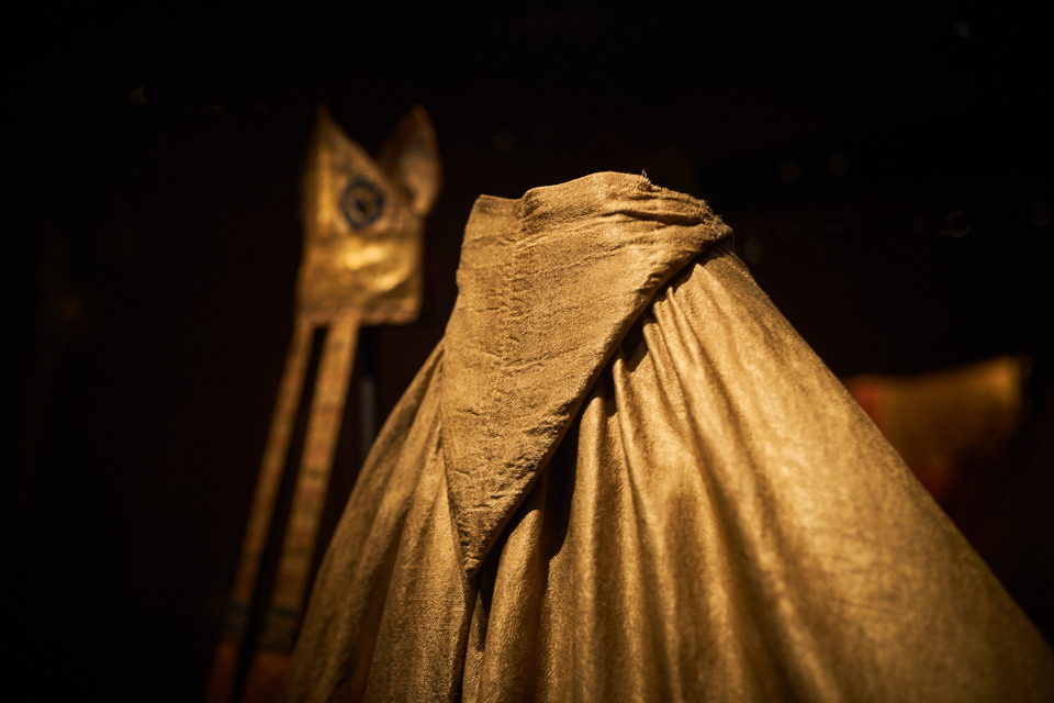 Goldglänzendes Messgewand aus dem 12. Jahrhundert Goldenes Pluviale